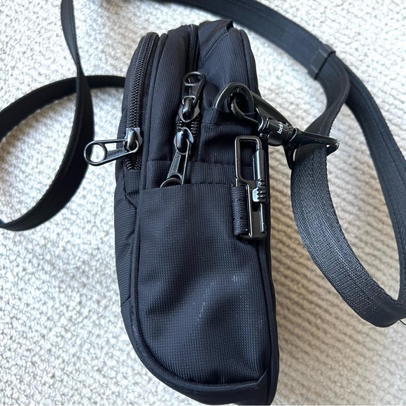 PacSafe Metrosafe LS100 Anti Theft Technology Crossbody Bag - Picture 4 of 14